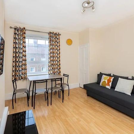شقة Tranquil 1Br In South Bank With Onsite Parking لندن المظهر الخارجي الصورة