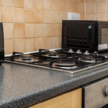 شقة Tranquil 1Br In South Bank With Onsite Parking لندن المظهر الخارجي الصورة