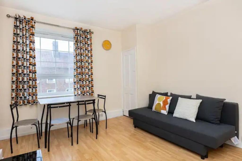 شقة Tranquil 1Br In South Bank With Onsite Parking لندن المظهر الخارجي الصورة
