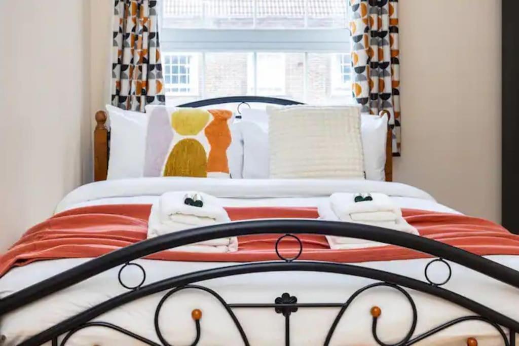 شقة Tranquil 1Br In South Bank With Onsite Parking لندن المظهر الخارجي الصورة