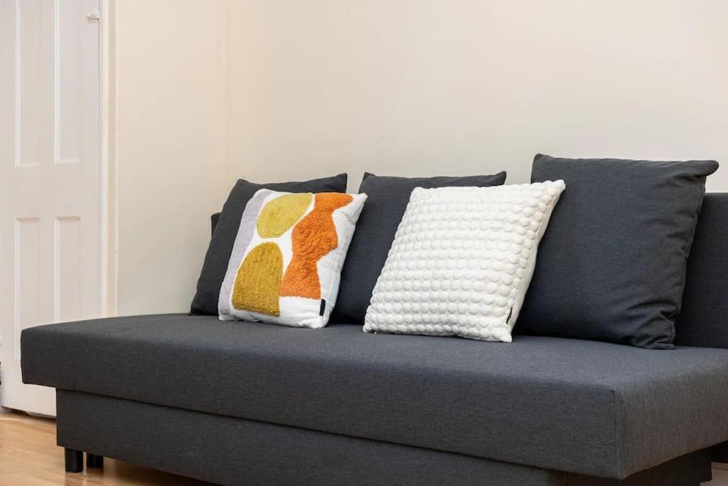شقة Tranquil 1Br In South Bank With Onsite Parking لندن المظهر الخارجي الصورة