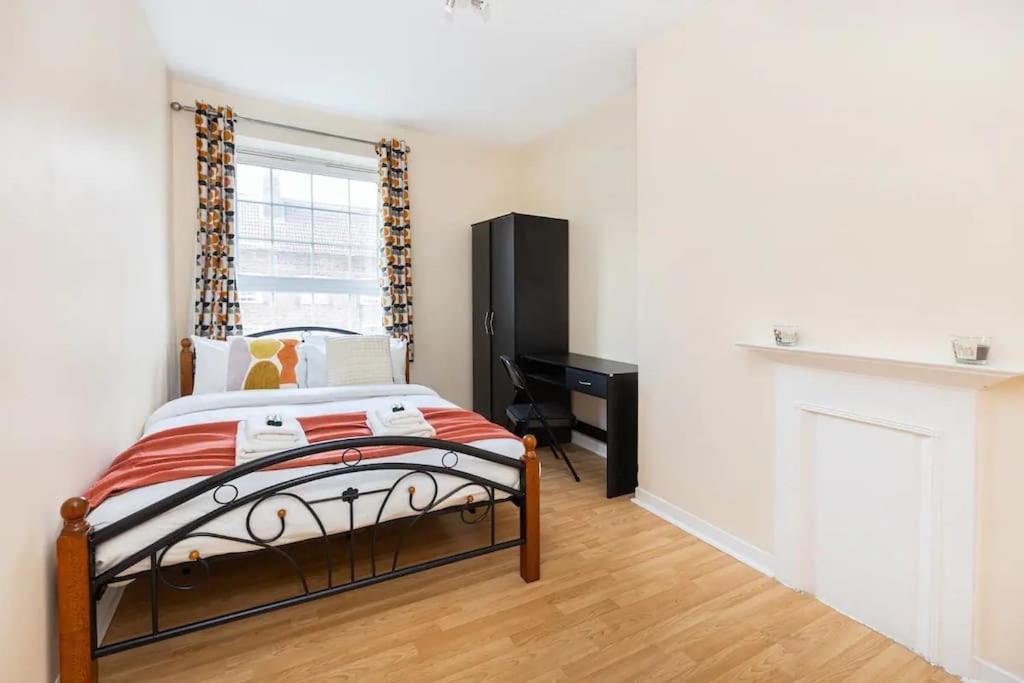 شقة Tranquil 1Br In South Bank With Onsite Parking لندن المظهر الخارجي الصورة