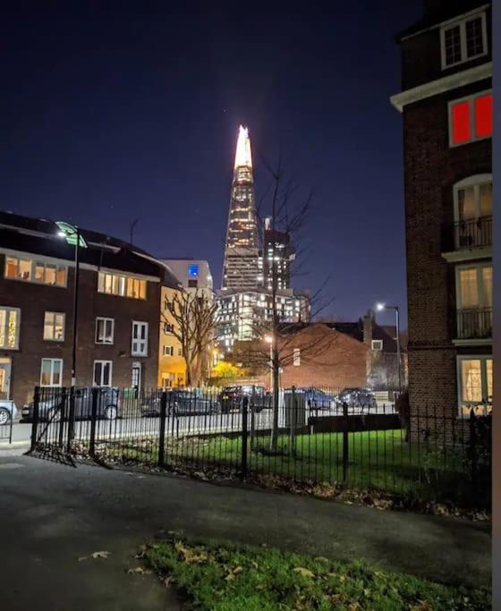 شقة Tranquil 1Br In South Bank With Onsite Parking لندن المظهر الخارجي الصورة