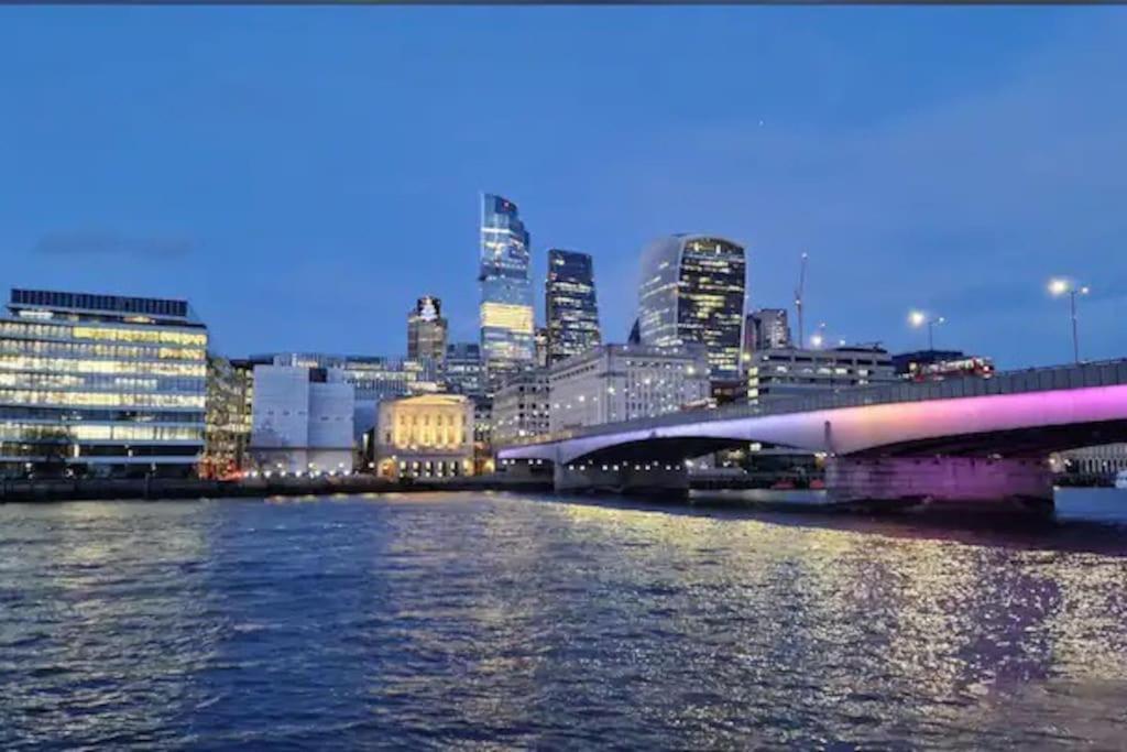 شقة Tranquil 1Br In South Bank With Onsite Parking لندن المظهر الخارجي الصورة